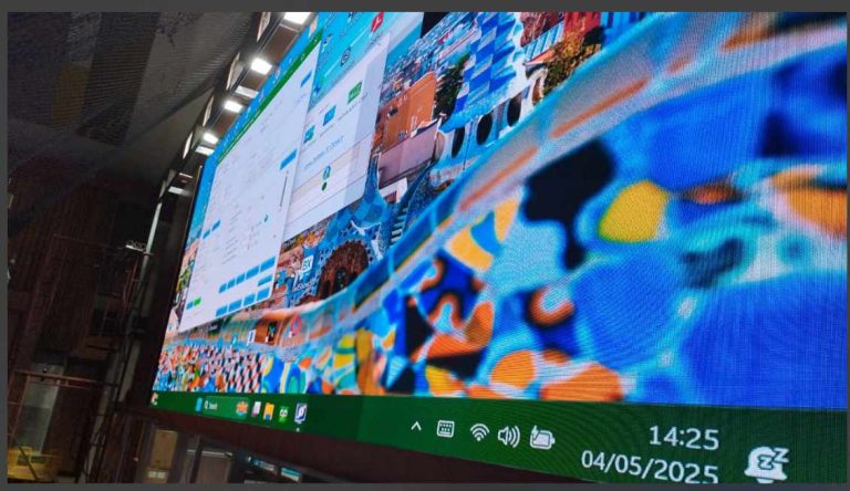 Merakit Videotron Indoor 8x3 Meter dengan 450 Panel LED P2.5