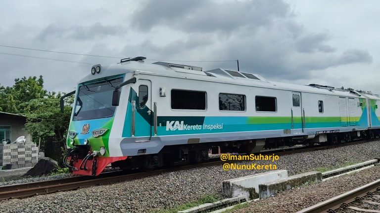 KLB KP/10033 Kirim Rangkaian KAIS 3 Melintas JPL739