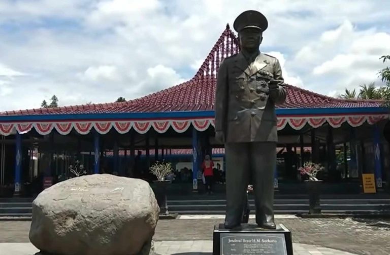 Foto Depan Musium Soeharto Kemusuk dalam Lanskap Sejarah Indonesia: Tokoh, Identitas, dan Perdebatan tentang Kepahlawanan Soeharto