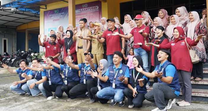 UMBY Tinjau Lokasi KKN di Magelang, Serahkan Bantuan Alat Pertanian untuk Kelompok Wanita Tani