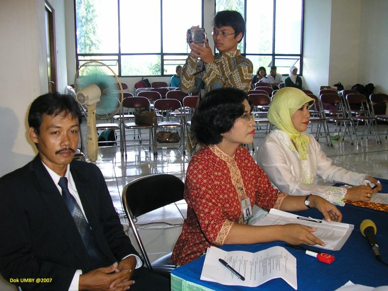 Foto Petugas Acara Wisuda Unwama (UMBY 2007)