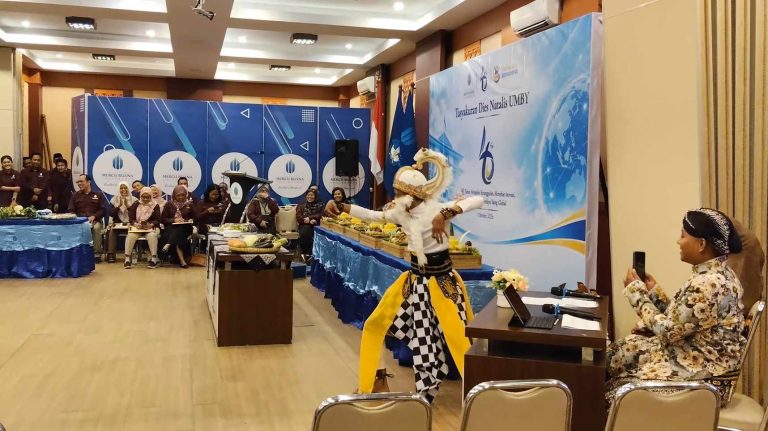 Hanoman Putih Meriahkan Dies Natalis UMBY ke-40 di Kampus 1
